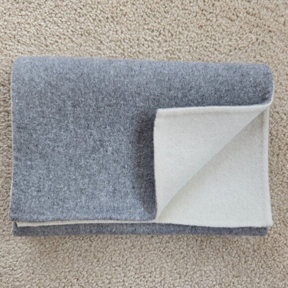 NWOT Reversible Wool Scarf Minimalist Modern Grey & Cream - Picture 10 of 16